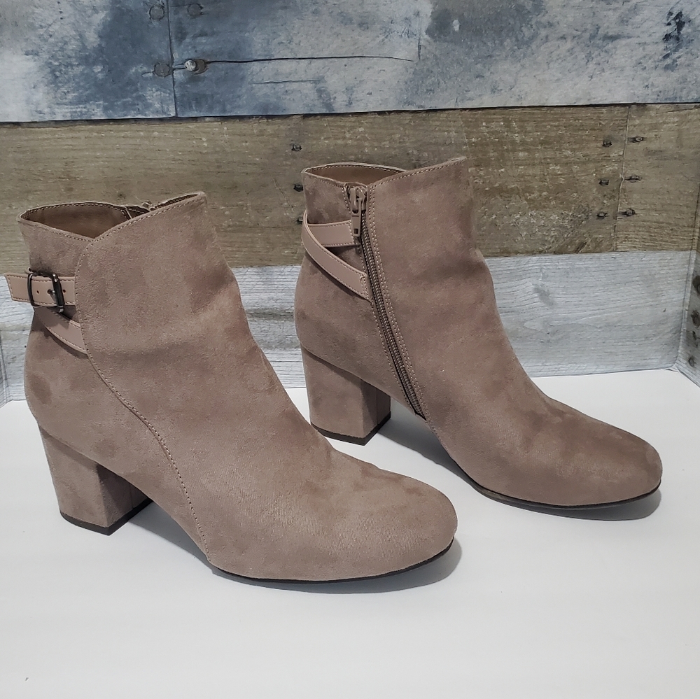 Solanz Carolann Gray Mud Ankle Zipper Booties Size 8M